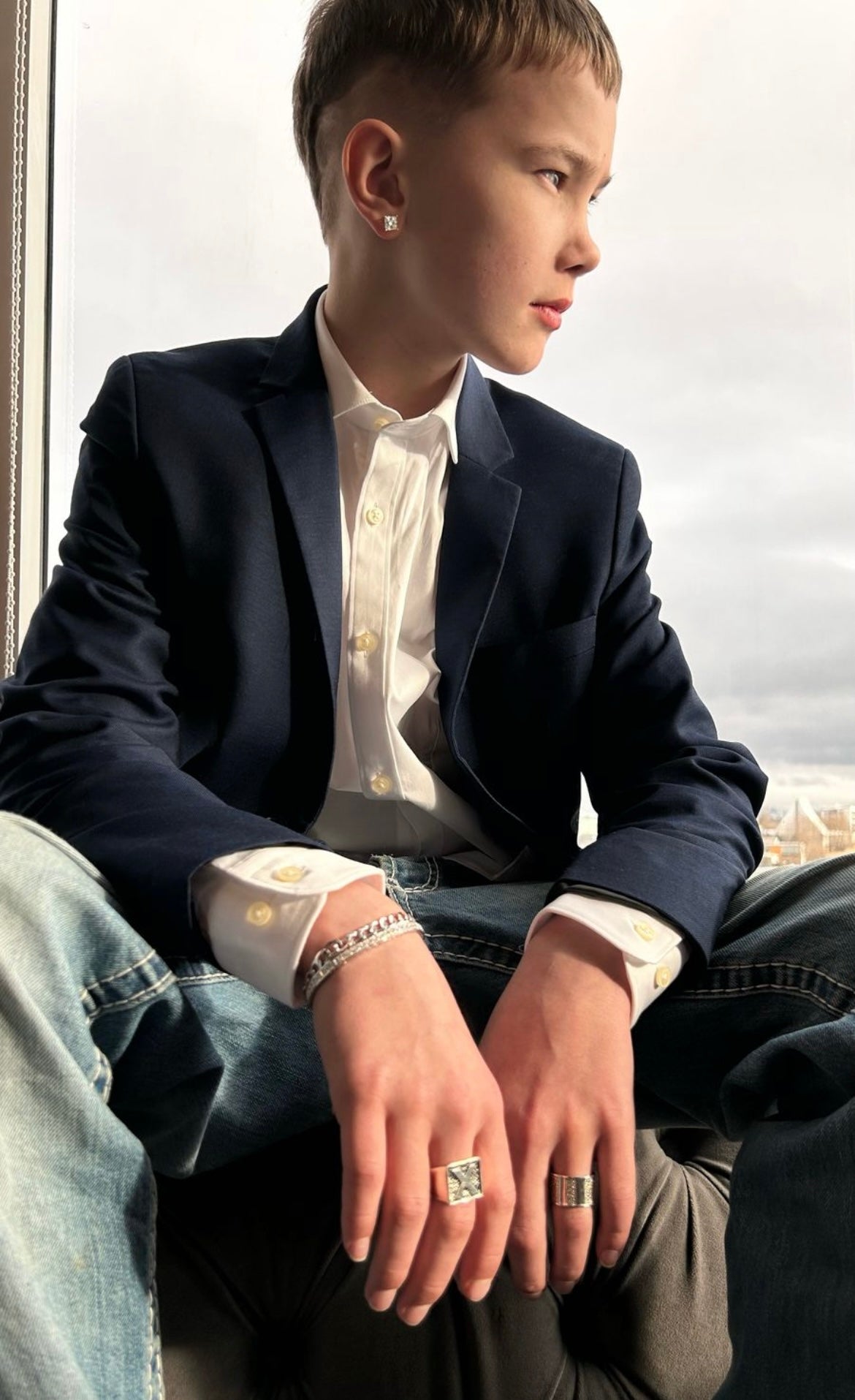 Stud hálsmen með veglegum 7mm sirkon stein

Lengd keðju 42+12cm framlenging

925 sterling silfur með rhodium