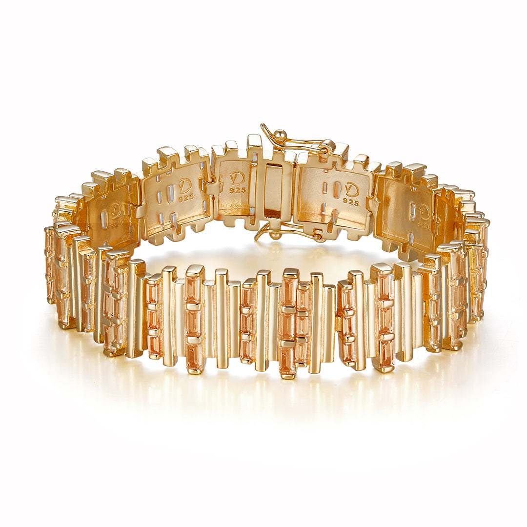 Glæsilegt armband sem er hannað af Írisi með innblæstri af String armbandinu sem hannað var af Guðbjarti heitnum.

Strengirnir tákna náttúru okkar íslendinga og Baguette skornir sirkon steinarnir vatn.

Tímalaus Íslensk hönnun síðan 1947