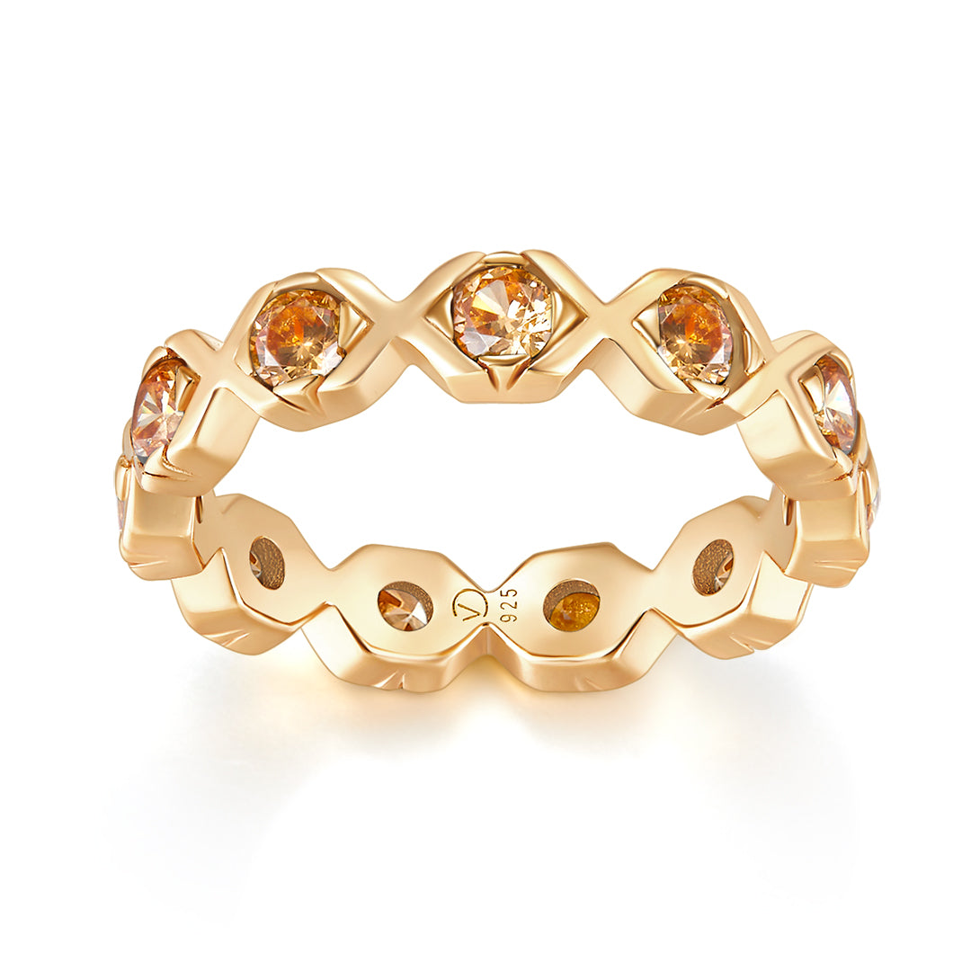 Glæsilegur hringur úr silfri frá VERA DESIGN með demantskornum sirkon steinum sem mynda XOXO